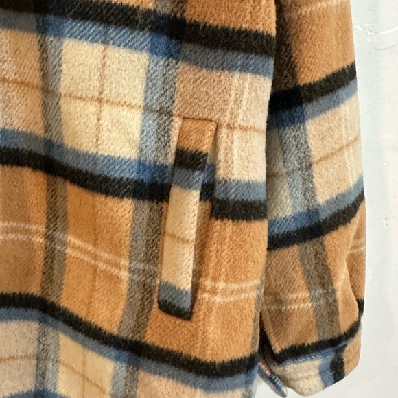 Plaid Shacket Women's Jacket - Picture 5 of 6